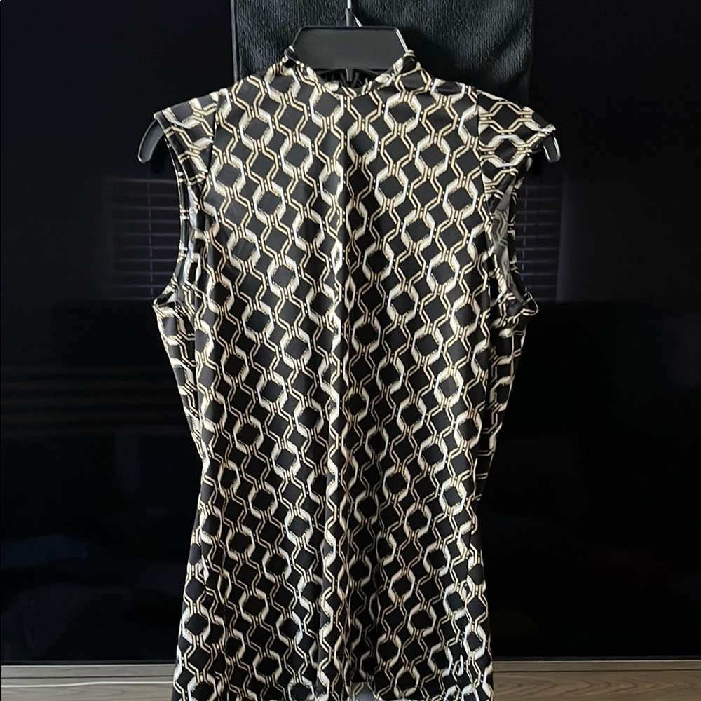 PerSeption Concept Black and White Geometric Top